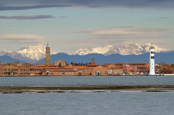 Venezia, Isola di Murano con panorama invernale.